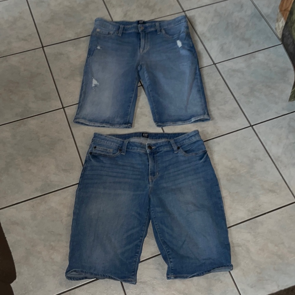 Women’s gap jean shorts bundle (2) size 30
